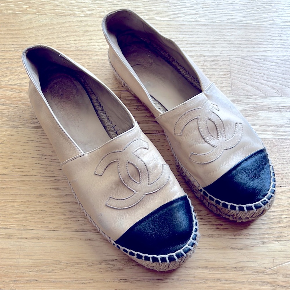 CHANEL beige/black leather espadrilles sz. 38 new rubber outsoles good condition